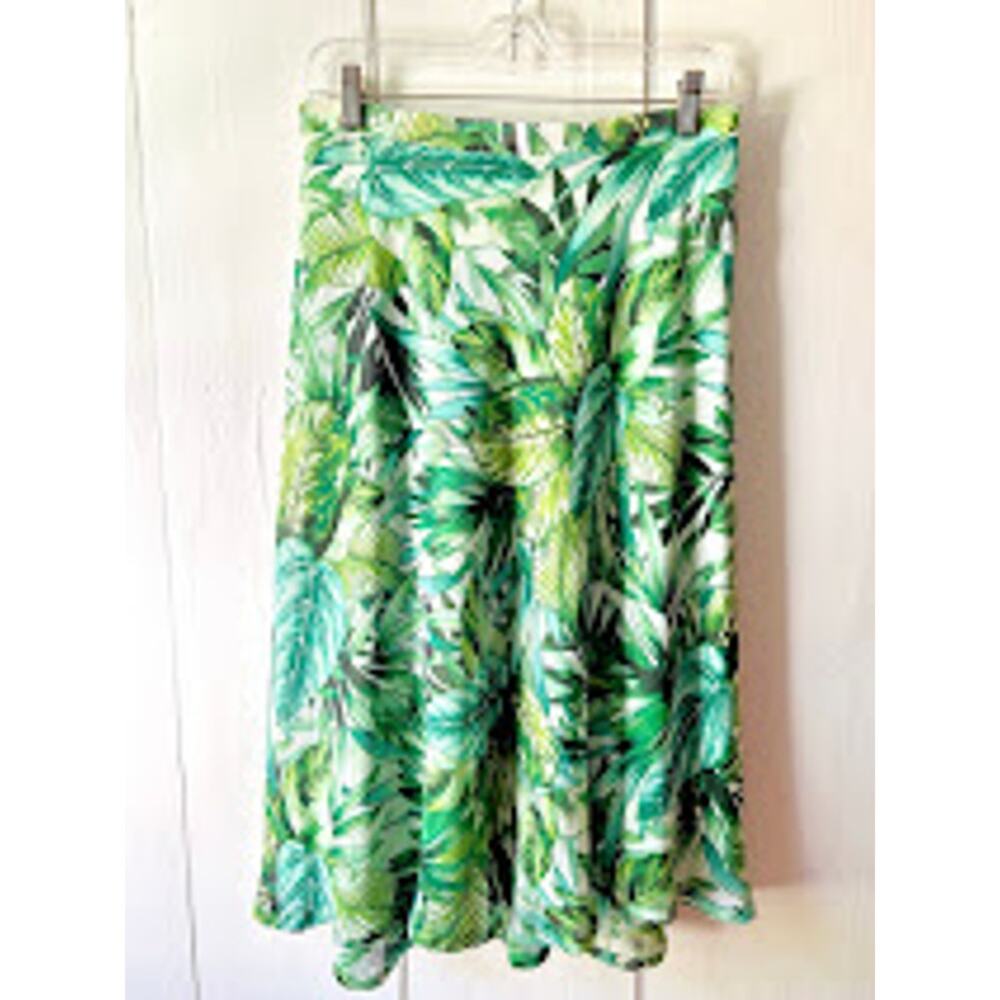 Roz & Ali skirt size small /medium green tropical leaf floral print mid length